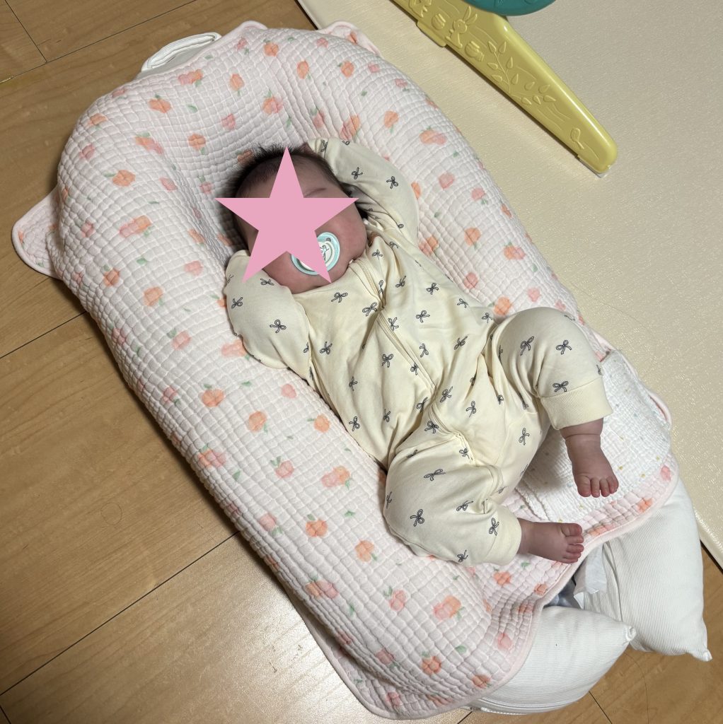生後4か月の赤ちゃんがドッカトットで寝てる写真